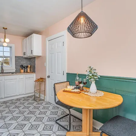 - 2 Units - Minutes To Broadway & Germantown Holiday home *