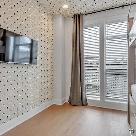 Combined Townhome With 26 Beds - 2 Rooftops! *