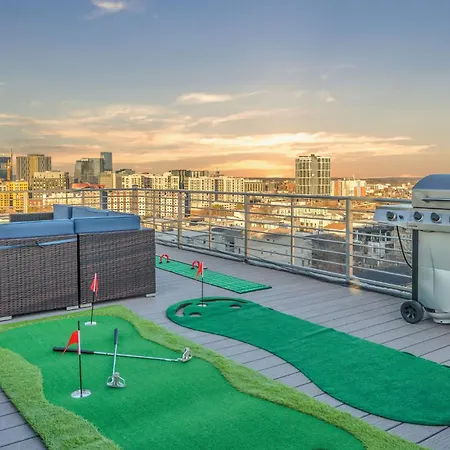 The Skyline Social - Retreat & Private Rooftop Holiday home