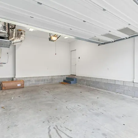 View Only 1 Mile To Downtown With Garage And Rooftop Nashville