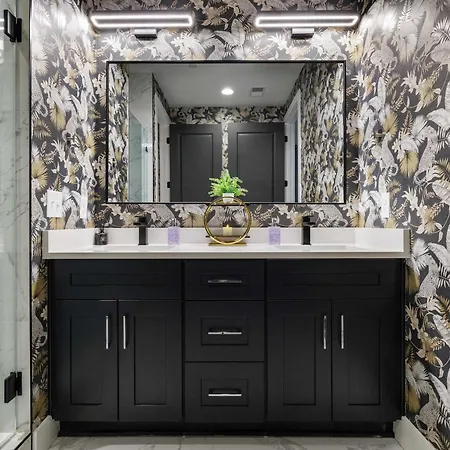 Elegant Nash Karaoke Haven With Rooftop Fire Table Holiday home Nashville