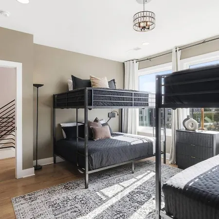 Holiday home View With Hottub Rooftop Arcade Game And Parking Nashville