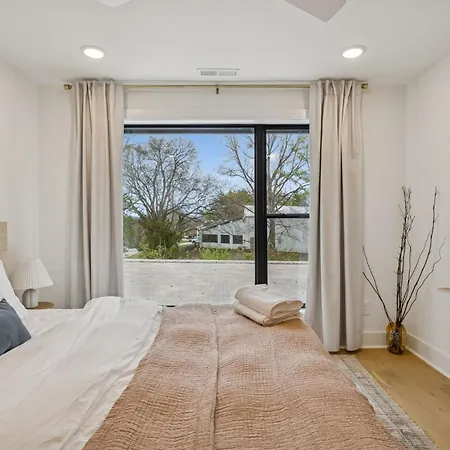 Chic Nash Townhouse Rooftop Patio And Views Holiday home Nashville