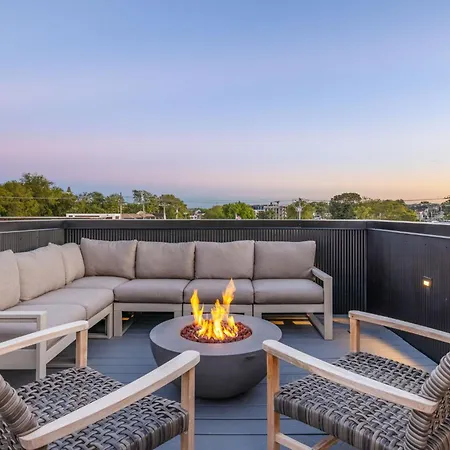 The Elmwood & Ashford - 8br Weho Rooftops Holiday home Nashville