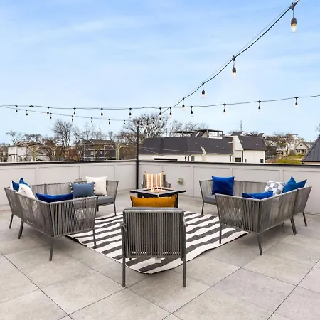 Holiday home View Only 1 Mile To Downtown With Garage And Rooftop