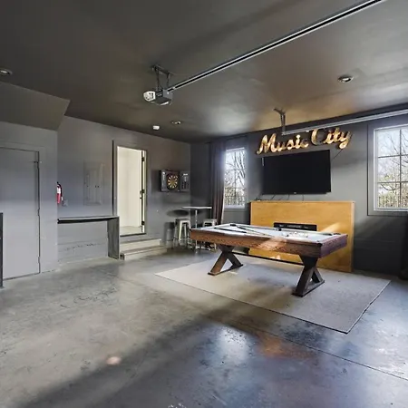 Holiday home Near Vanderbilt And Belmont With Garage, Pool Table *
