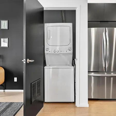 Riverfront Walk To Downtown With Garage Parking Holiday home Nashville