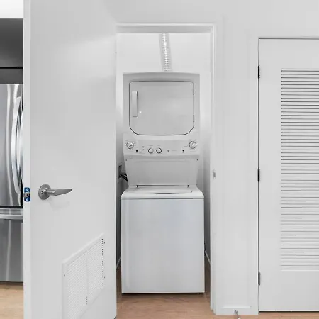 Riverfront Luxury - Walk To Downtown Broadway, Private Patio * Nashville