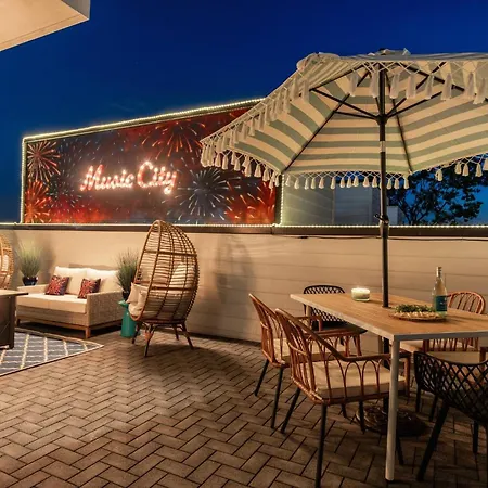 Skyline Rooftop • Game • Sonos Audio Holiday home *