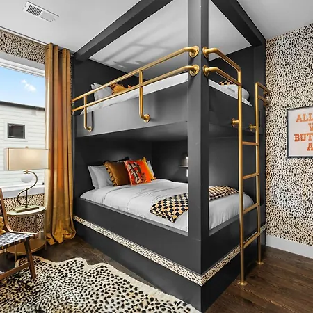 Holiday home Elegant Nash Karaoke Haven With Rooftop Fire Table