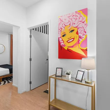 Riverfront Luxury - Walk To Downtown Broadway, Private Patio Holiday home Nashville