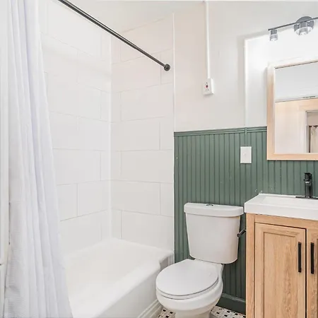 Chroma - 2 Units - Mins To Broadway & Germantown Nashville
