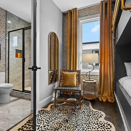 Elegant Nash Karaoke Haven With Rooftop Fire Table Holiday home Nashville