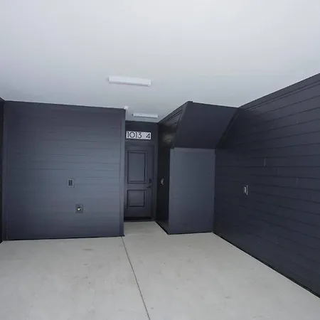 Holiday home Broadway Honky Tonk Haven With Karaoke Stage!
