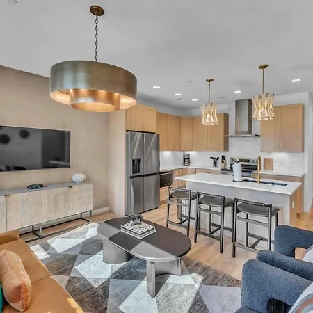 Stylish 5br Retreat W Rooftop Hot Tub * Nashville