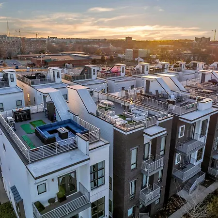 The Skyline Social - Retreat & Private Rooftop *