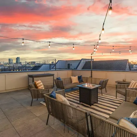 Holiday home View Only 1 Mile To Downtown With Garage And Rooftop