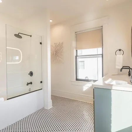 Notes Of Southern Charm - Walkable To Food & Shops Holiday home