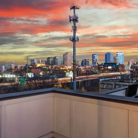 View Only 1 Mile To Downtown With Garage And Rooftop Holiday home