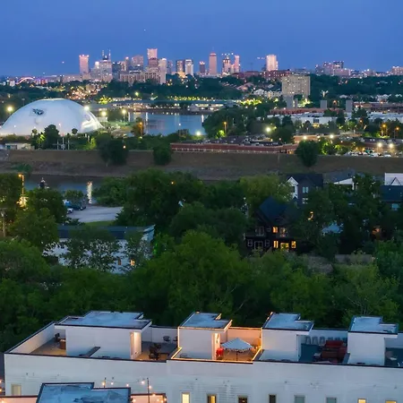 Skyline Rooftop • Game • Sonos Audio Holiday home Nashville
