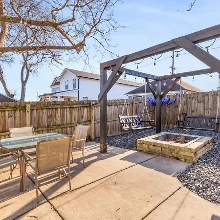 Modern House By Downtown With Garage And Fenced-in Yard * Nashville