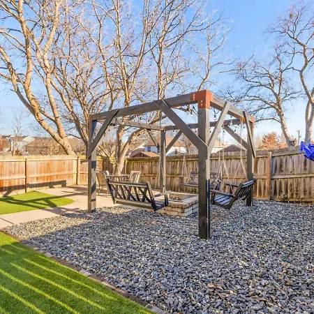 Modern House By Downtown With Garage And Fenced-in Yard Holiday home Nashville