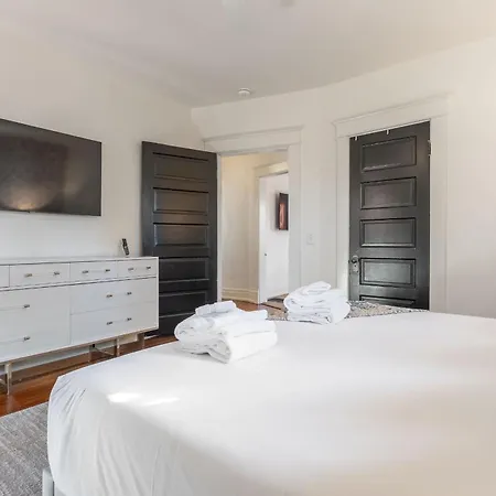 Notes Of Southern Charm - Walkable To Food & Shops Holiday home