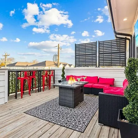Holiday home Private With Rooftop Game Near Downtown