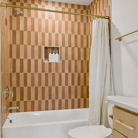 Chic Nash Townhouse Rooftop Patio And Views Holiday home Nashville