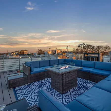 The Skyline Social - Retreat & Private Rooftop