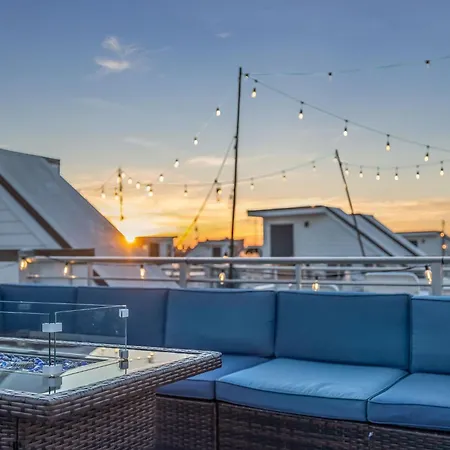 The Skyline Social - Retreat & Private Rooftop *