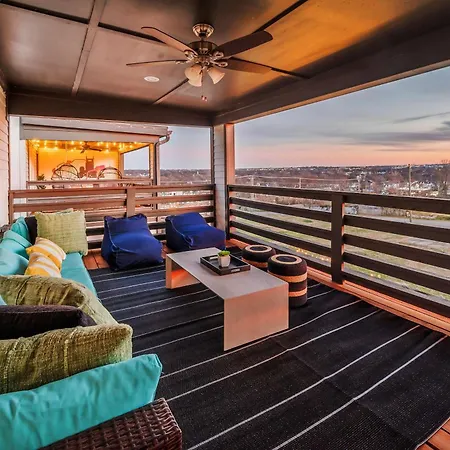 Game Balcony Backyard Near Downtown Nash *