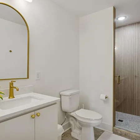 Chic Nash Townhouse Rooftop Patio And Views Holiday home *