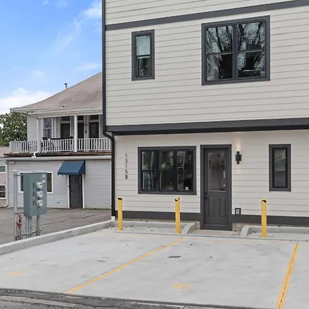 The Musgraves - Modern Music Row With Rooftop