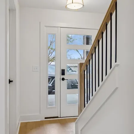 Chic Nash Townhouse Rooftop Patio And Views Holiday home Nashville