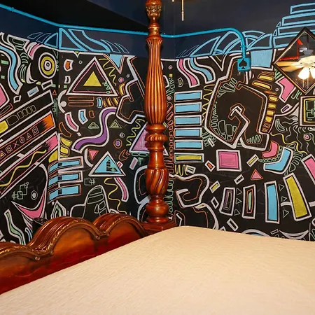 Rockstar Penthouse Speakeasy - Massive By Broadway Holiday home *