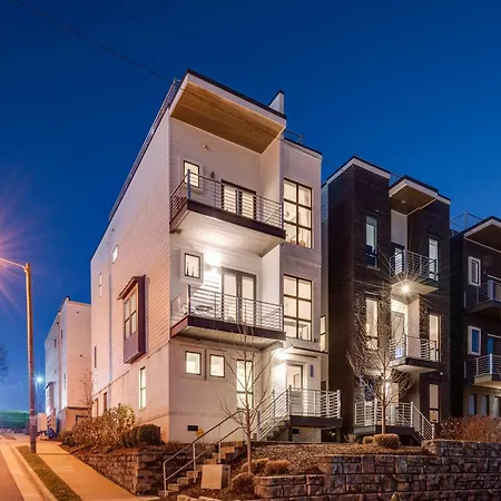 The Skyline Social - Retreat & Private Rooftop Holiday home
