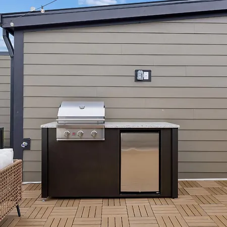 Holiday home Chic Nash Townhouse Rooftop Patio And Views *