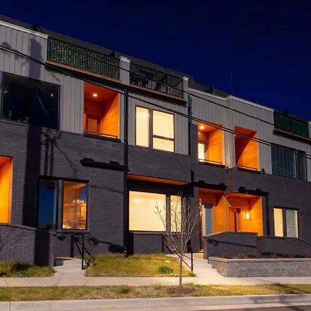 Private With Rooftop Game Near Downtown Holiday home Nashville