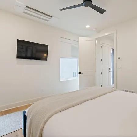 The Elmwood & Ashford - 8br Weho Rooftops