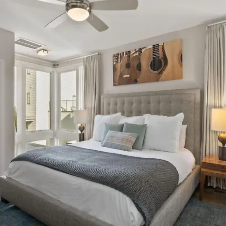 Rooftop Near Gulch And Broadway Sleep 12 Holiday home *