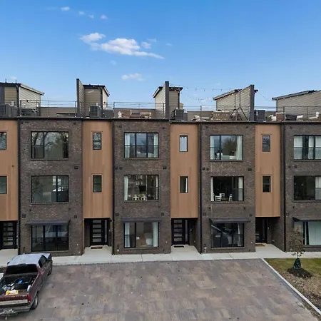 Holiday home Chic Nash Townhouse Rooftop Patio And Views Nashville