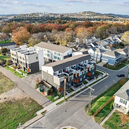 Private With Rooftop Game Near Downtown *