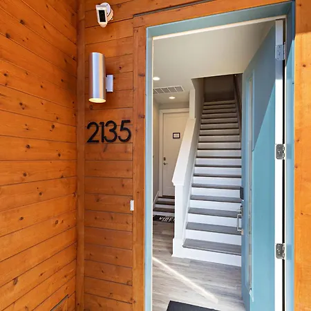 Holiday home Private With Rooftop Game Near Downtown *