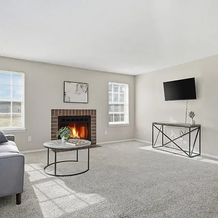 Apartment Comfortable Retreat With In-unit Washerdryer *