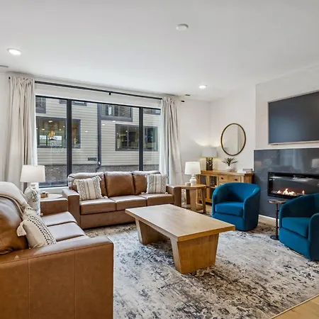 3br Townhome Rooftop Views Hot Tub & Fireplace Apartment