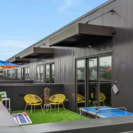 Huge Private Patio With Games & Skyline Views *