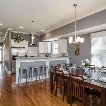Spacious Family Perfect For Groups Apartment