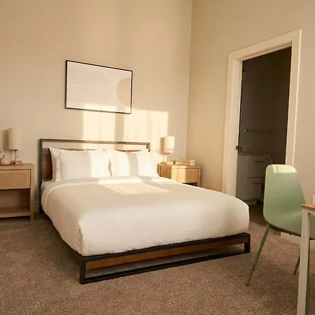 Apartment Boulevard Midtown 30ft Ceilings 1br 01 *
