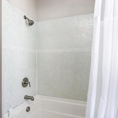 Apartment Music Views Downtown - Parking Included *